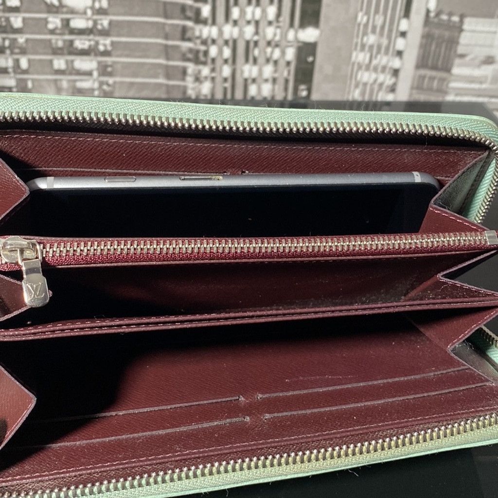 Louis Vuitton Auth Rare Louis Vuitton Epi Electric Patent Leather Wallet Size ONE SIZE - 4 Thumbnail