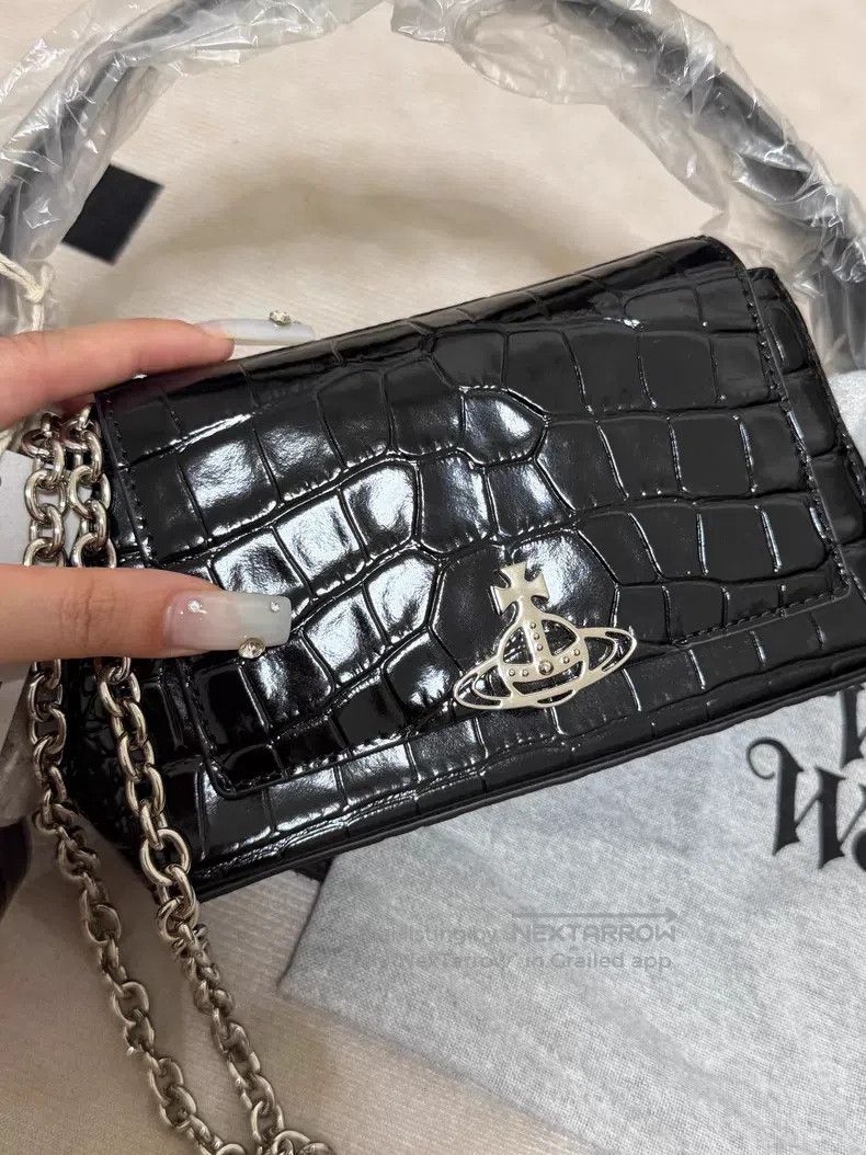 Vivienne Westwood Vivienne Westwood size OS HAZEL Saturn Logo crocodile embos Size ONE SIZE - 5 Thumbnail