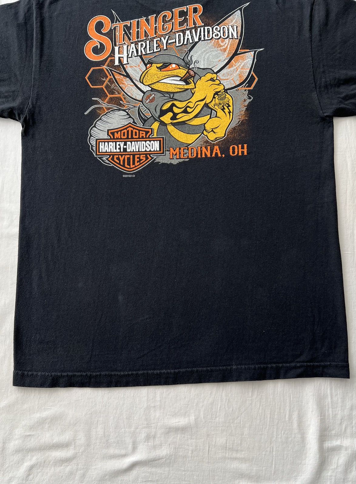 Harley Davidson Vintage 2016 Harley Davidson Bumblebee Stinger Black T-shirt Size US L / EU 52-54 / 3 - 16 Thumbnail