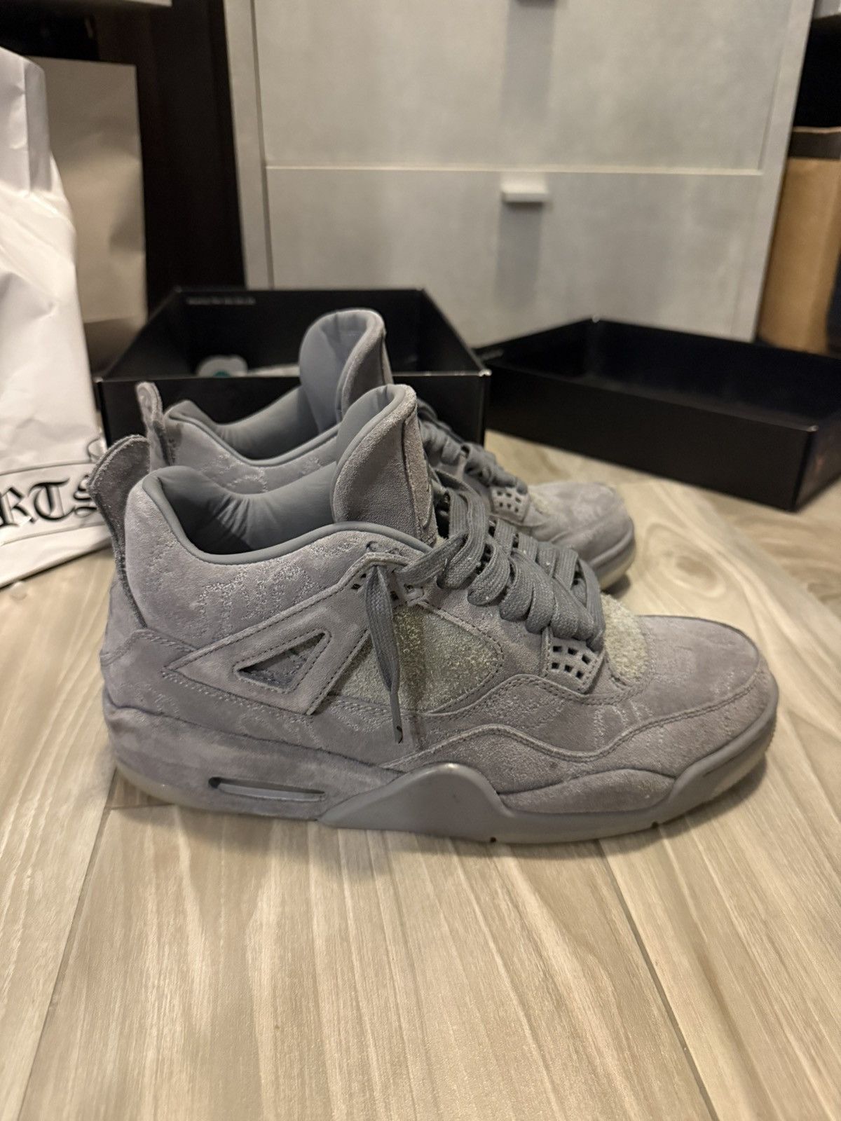 Jordan Brand × Kaws KAWS Jordan 4 Retro Cool Grey Size US 10 / EU 43 - 1 Thumbnail
