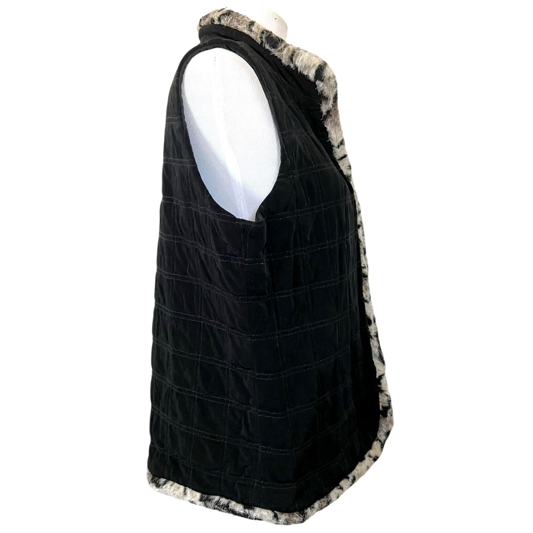 Vintage Chico's Travelers Black Quilted Vest Faux Fur Trim Women’s Size L (2) Vest Women L Black Quilted Faux Fur Chico's Travelers Vintage? Size L / US 10 / IT 46 - 5 Thumbnail