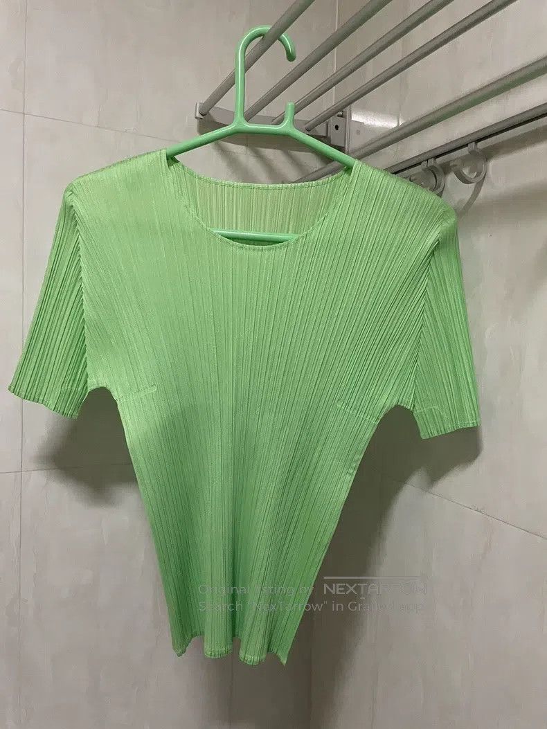 Issey Miyake Issey Miyake Pleated Crew Neck Short Sleeve Size L / US 10 / IT 46 - 2 Thumbnail