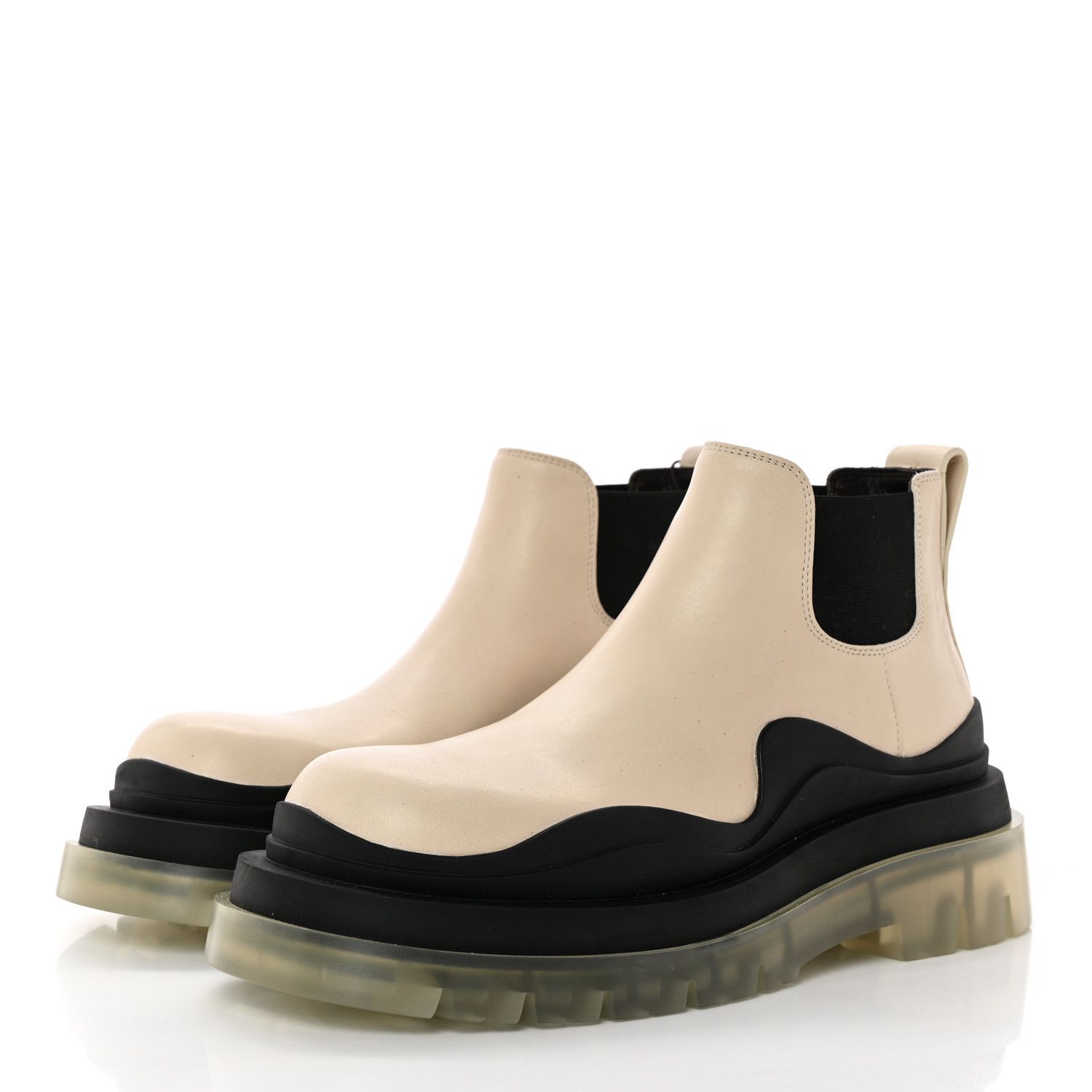 $1.1K VALUE Beebee Slide Rubber Sandals in Creme