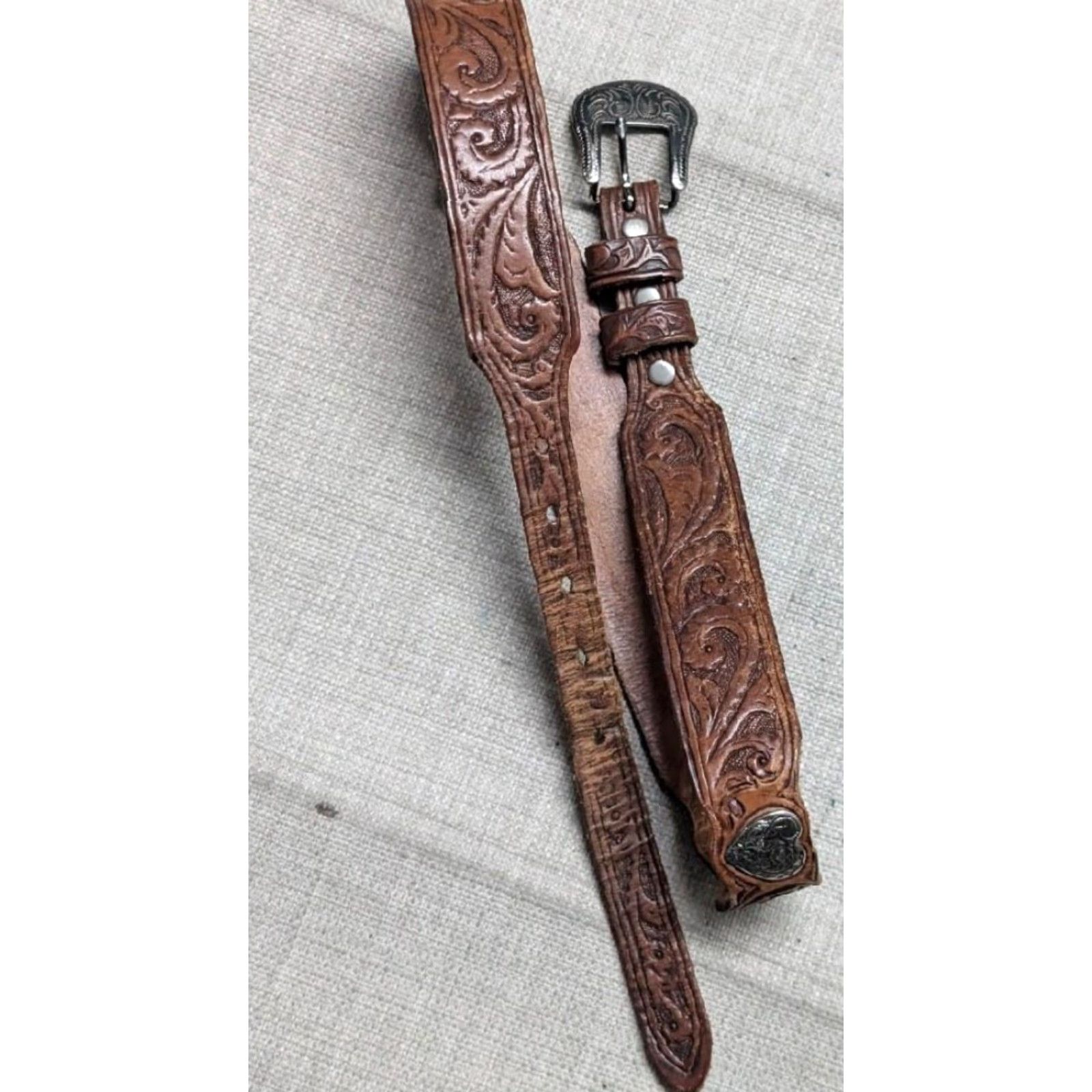 Vintage VINTAGE Silver Creek belt Western belt 28 brown leather tooled USA made Women/Mens Western Rodeo Concho buckle concho Hearts 28 in Brown Size ONE SIZE - 2 Thumbnail