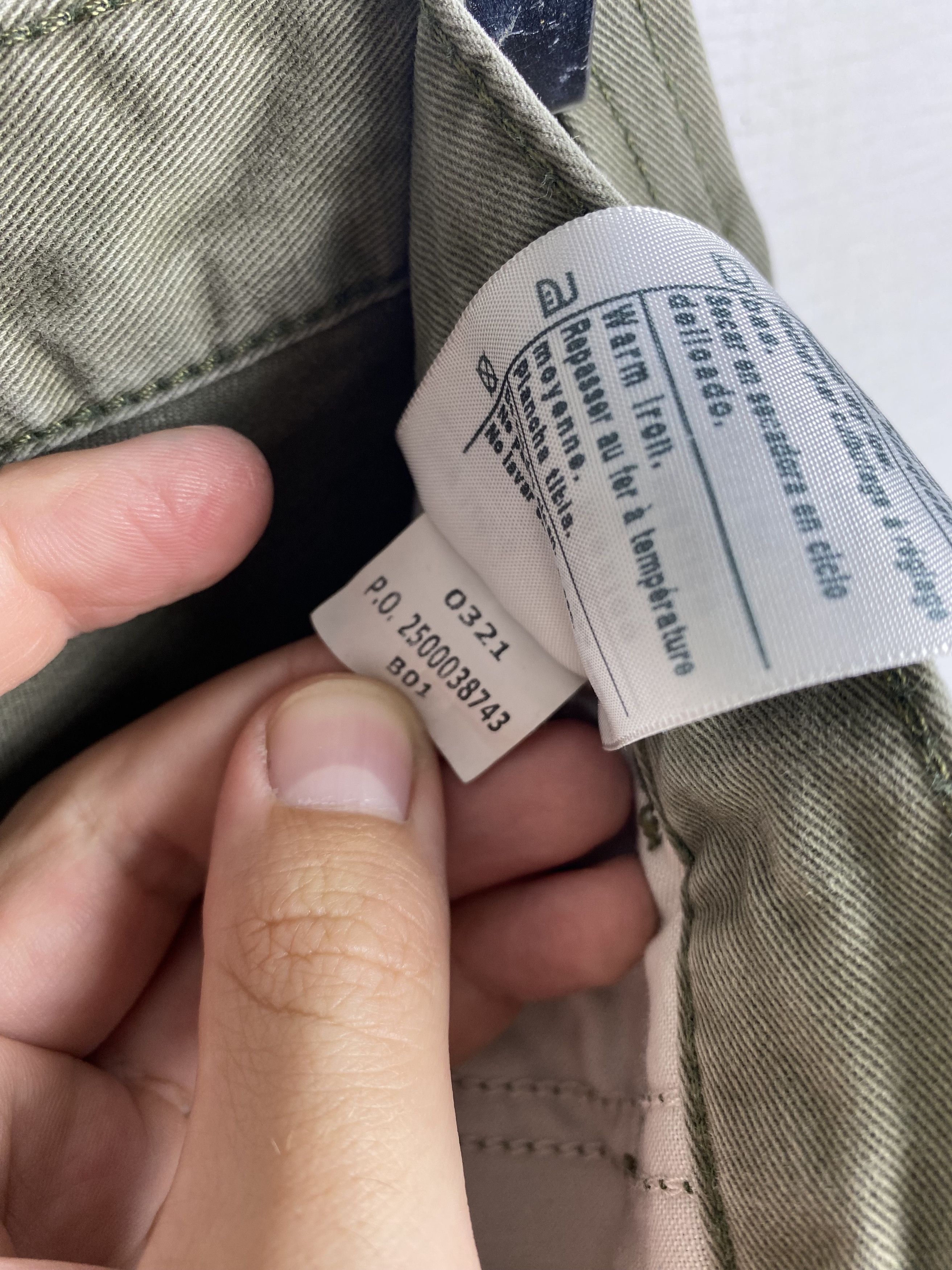 Carhartt Carhartt Khaki Shorts size 30 Size US 30 / EU 46 - 11 Thumbnail