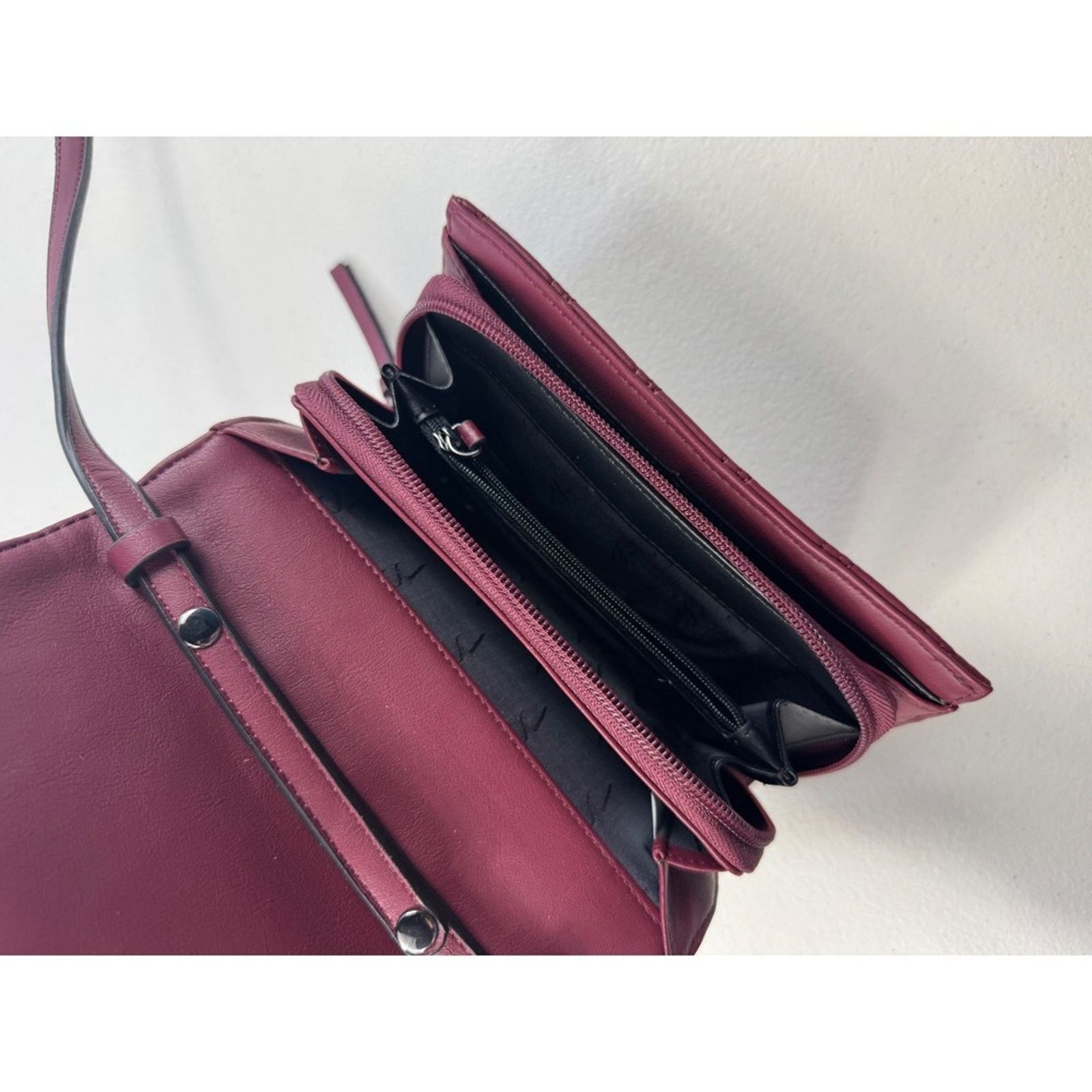 Vera Wang Simply Vera Vera Wang Burgundy Quilted Crossbody Bag Purse‎ Size ONE SIZE - 7 Thumbnail