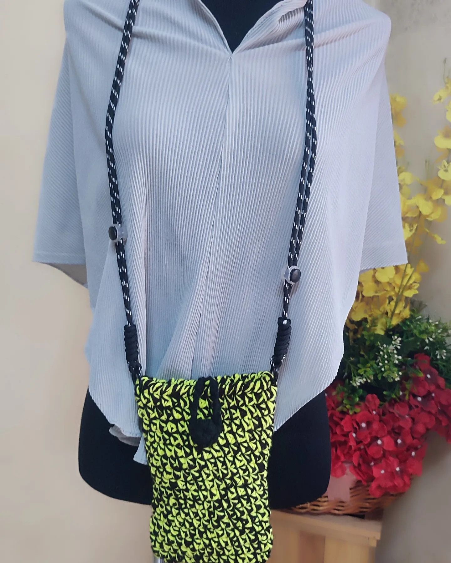 Handmade Cross body phone bag crochet Size ONE SIZE - 1 Thumbnail