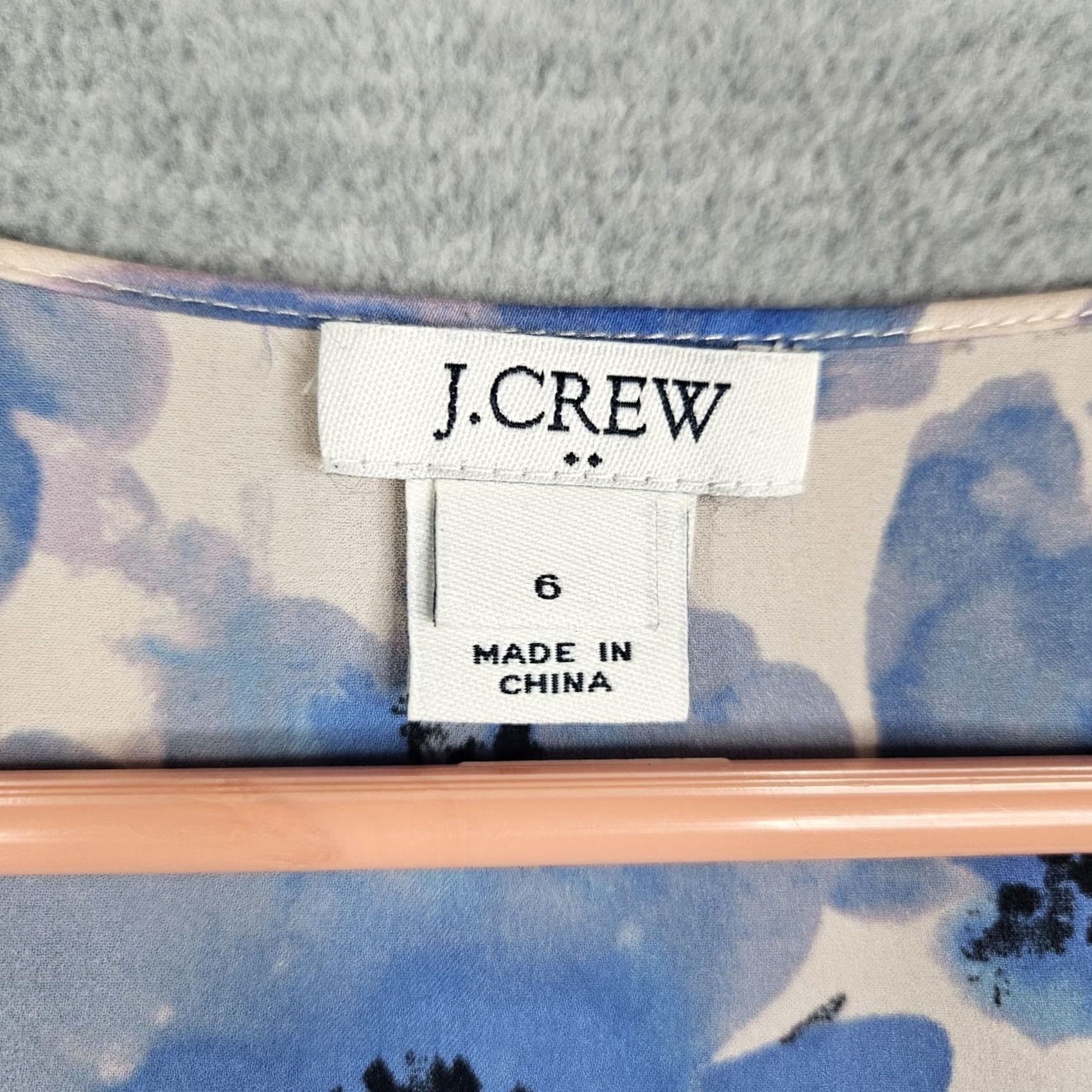 J.Crew J.CREW Blouse Women Cap Sleeve Shirttail Scoop Neck Size 6 Blue Printed Shirt Casual Satin Polyester Short Sleeve Vintage: No Mens Womens Girls? Size M / US 6-8 / IT 42-44 - 5 Thumbnail