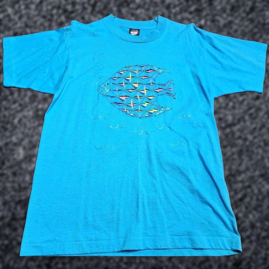 Vintage VINTAGE 1980s Mens L Quilted Fish Puff Paint T-Shirt Cotton Blend Crew Neck Casual Top Blue 80s Retro Streetwear Size L / US 10 / IT 46 - 1 Thumbnail