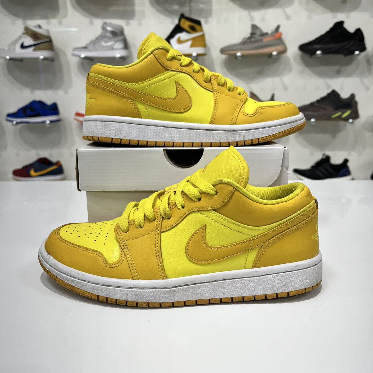 Nike Air Jordan 1 Low Yellow Strike (W) Size US 7 / IT 37 - 1 Thumbnail