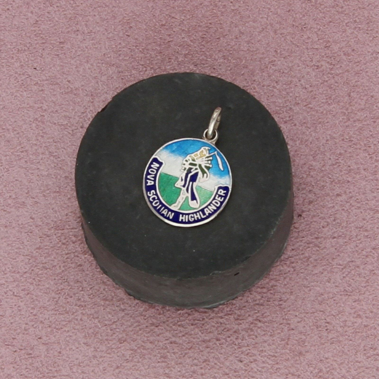 Sterling Silver sterling silver vintage enamel nova scotian highlands charm Size ONE SIZE - 1 Thumbnail