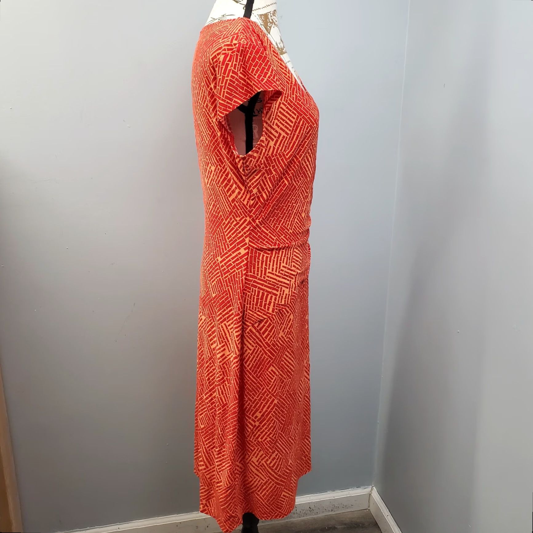 Evan Picone Evan Picone Women’s Geometric Red Orange V-Neck Ruched Sheath Dress 12, Sleeveless, Knee Length, Polyester, Vintage No, Casual/Party/Cocktail Size XL / US 12-14 / IT 48-50 - 8 Thumbnail