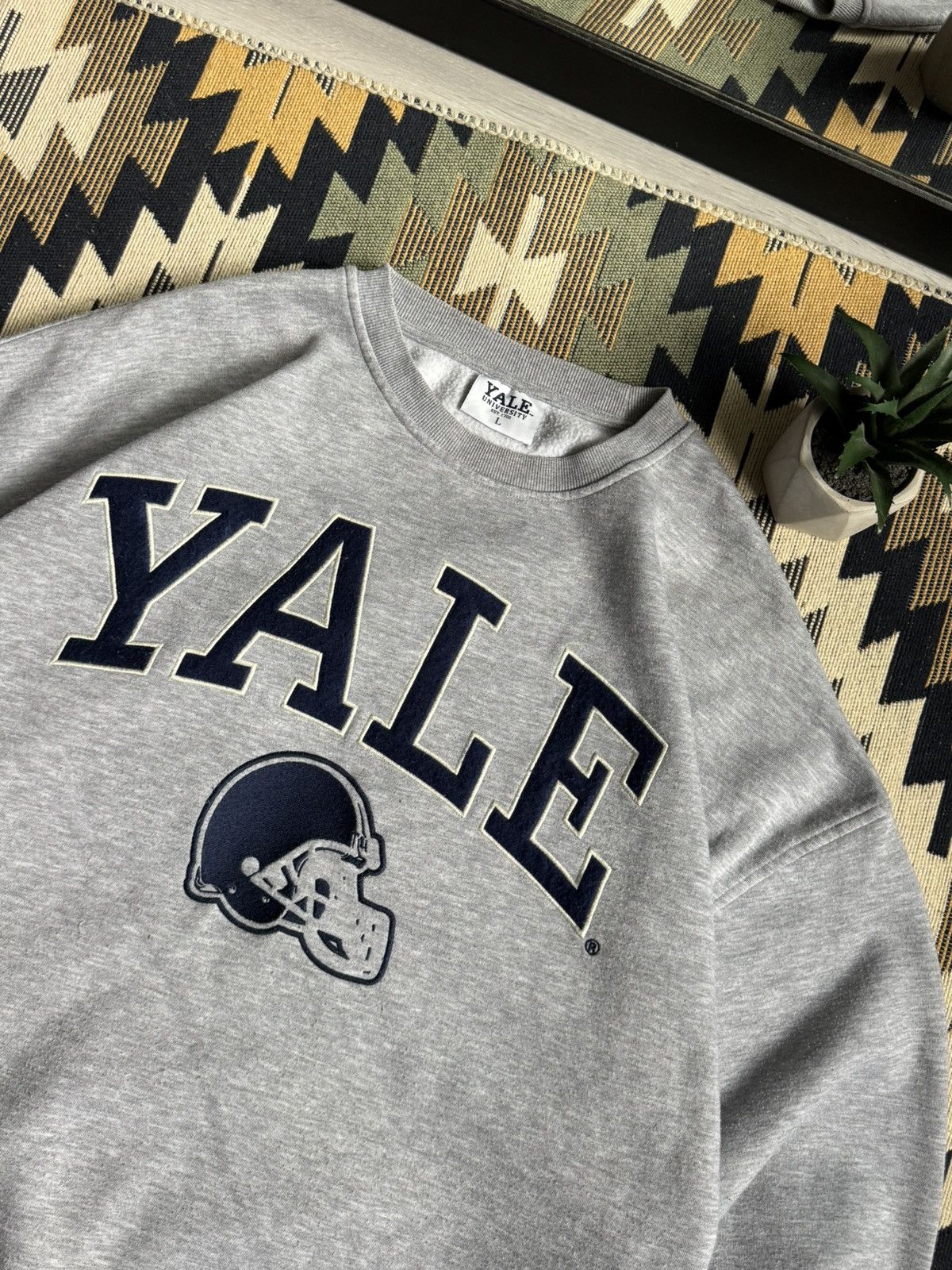 Vintage Vintage Yale University Oversized Sweatshirt Size US L / EU 52-54 / 3 - 5 Thumbnail