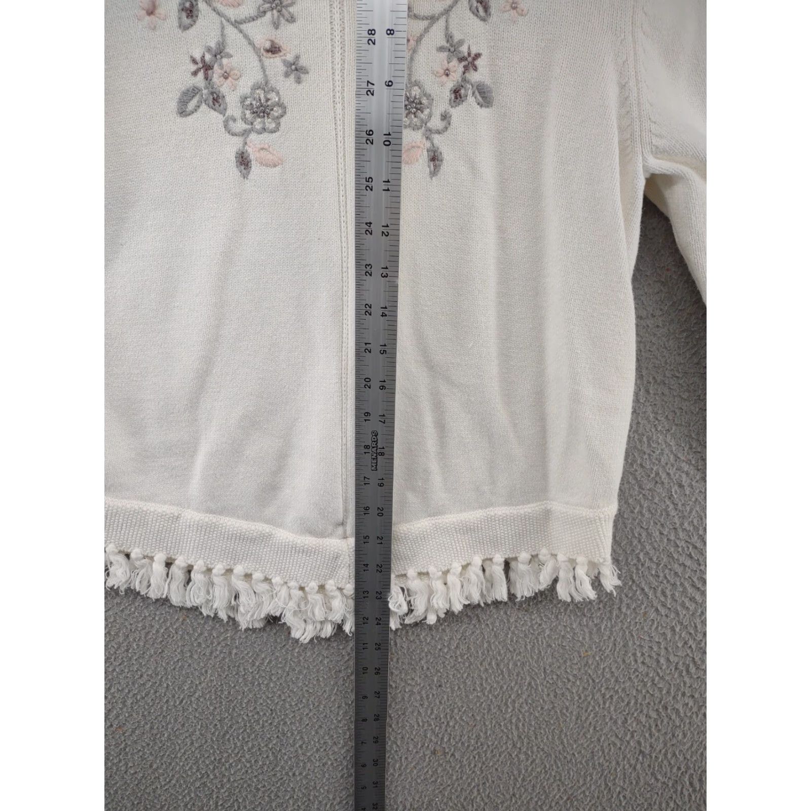 Vintage VINTAGE Alfred Dunner Petite Floral Women's Knit Sweater PS Ivory 90s Flower Embroidered Crew Neck All Seasons Pullover Knit Women Mens? Wait Size S / US 4 / IT 40 - 7 Thumbnail
