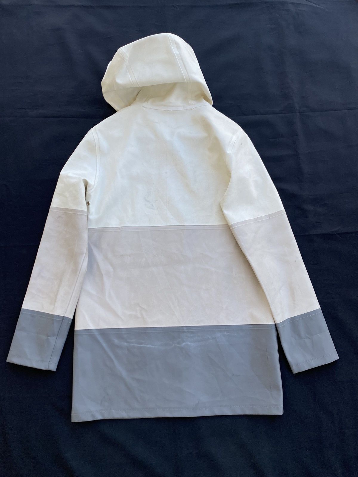 Stutterheim Rare Stutterheim Stockholm raincoat three-shade color scheme Size US M / EU 48-50 / 2 - 18 Thumbnail