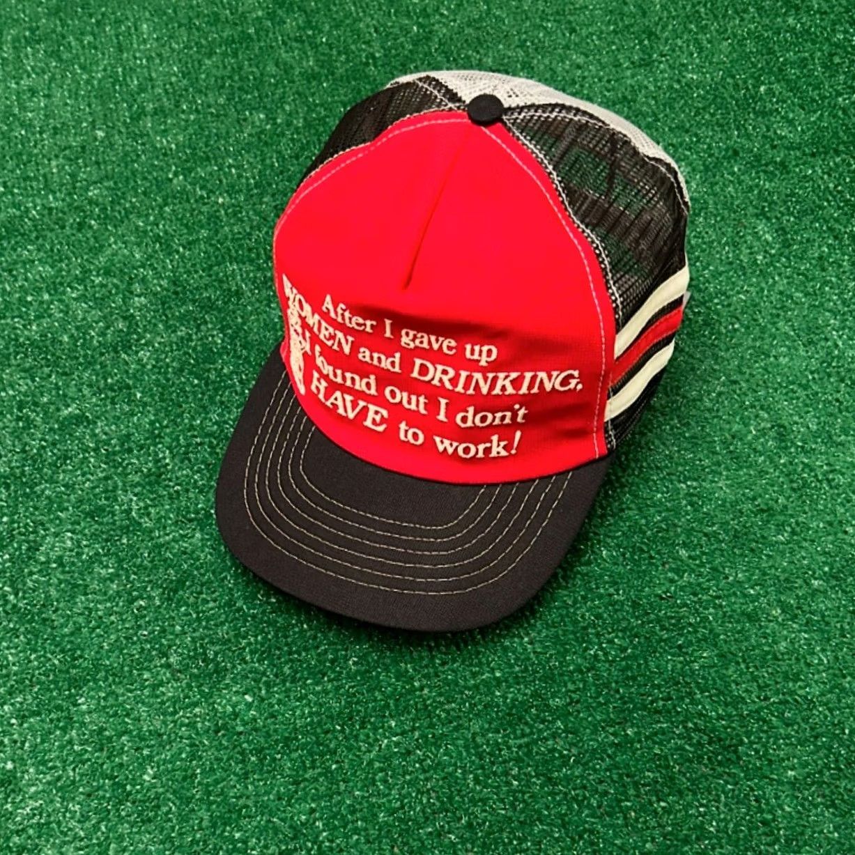 Vintage VINTAGE Trucker Hat USA Gave Up Women and Drinking Humor Truck Stop Three Stripe Red One Size Mens Size ONE SIZE - 7 Thumbnail
