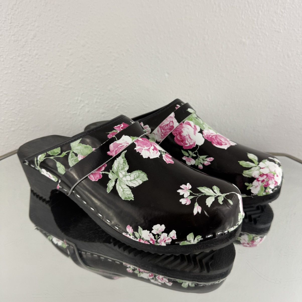 Other MOHEDA TOFFELN Black Leather Pink Rose Floral Swedish Clogs Size US 11 / IT 41 - 2 Thumbnail