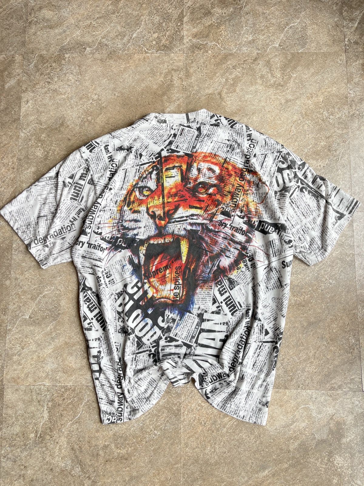 Supreme Supreme Newspaper tiger top S Size US S / EU 44-46 / 1 - 1 Thumbnail