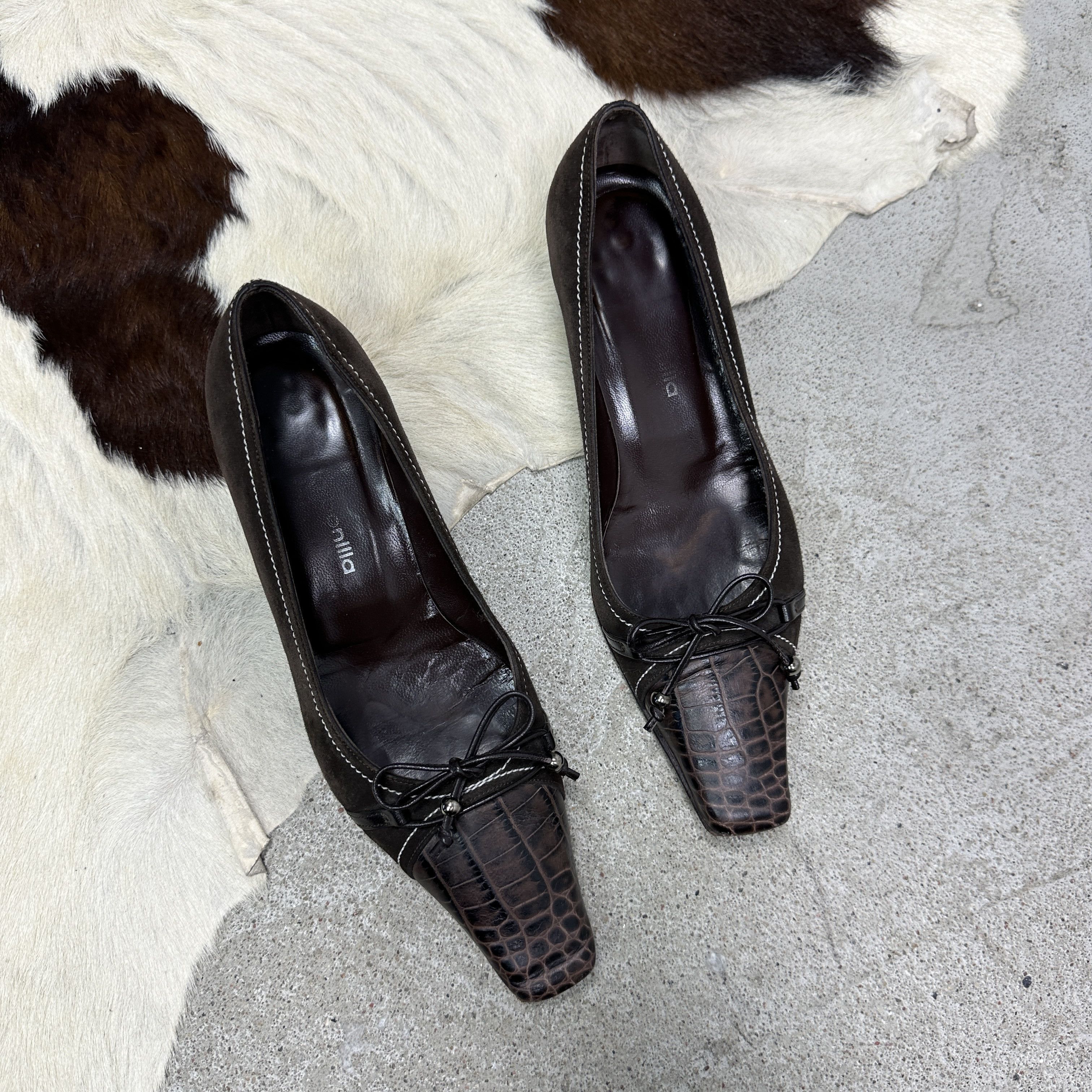 Vintage Vintage Avant Garde Leather Kitten Heels Bows Y2K Size US 7 / IT 37 - 2 Thumbnail
