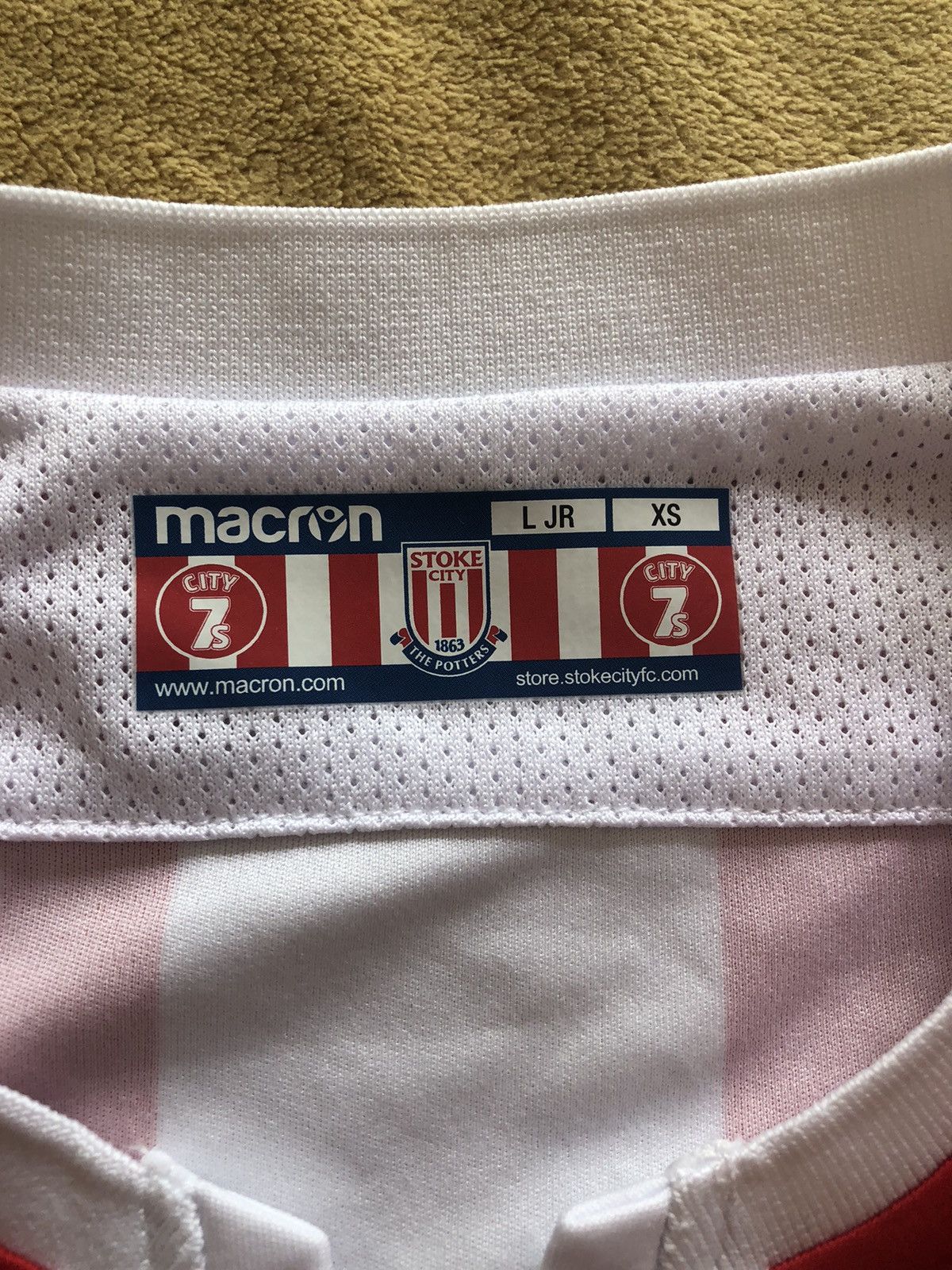Vintage STOKE CITY VINTAGE FOOTBALL SOCCER ENGLAND JERSEY SHIRT Size US S / EU 44-46 / 1 - 4 Thumbnail