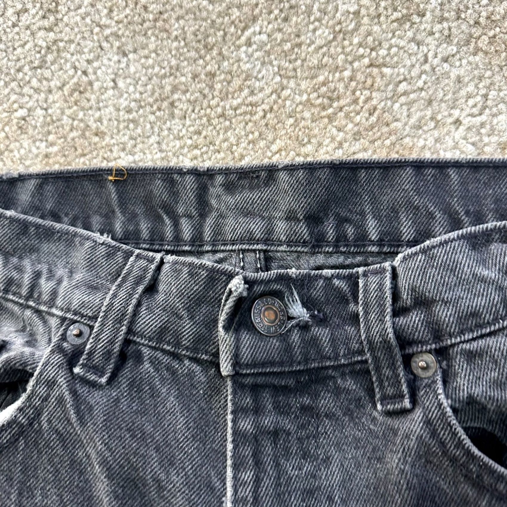 Levi's vintage Levi's 550 Jeans Men's 31x32 Black Denim USA Made Relaxed Straight 5-Pocket Distressed Logo Belt Loops Button Zipper Size US 31 - 4 Thumbnail