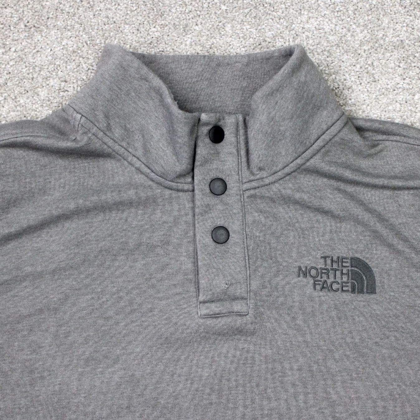 The North Face The North Face Sweatshirt Mens 2XL Gray Long Sleeve 1/4 Snap Fleece Pullover NNF Mock Neck Sweatshirt Mens 2XL Gray Size US XXL / EU 58 / 5 - 3 Thumbnail