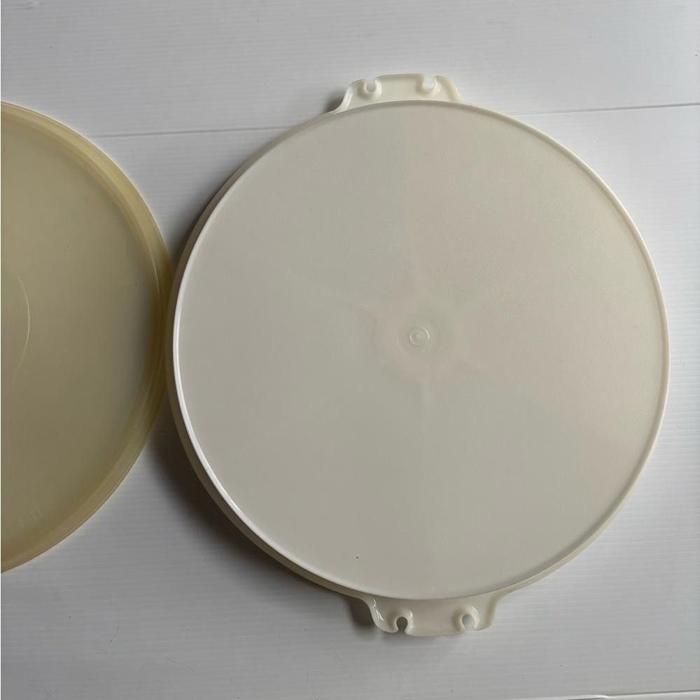 Designer Vintage Tupperware Divided Round Size ONE SIZE - 2 Thumbnail