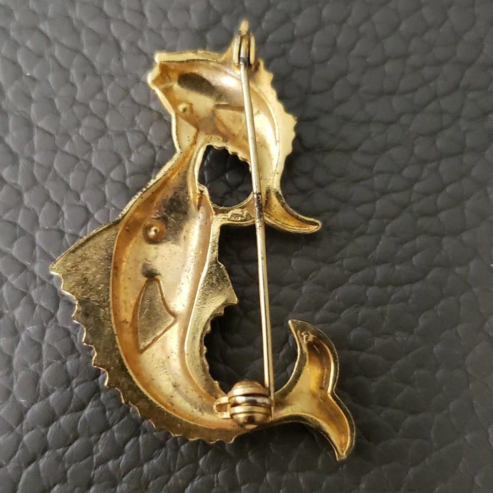 Designer Vintage Damascene Brooch Swordfish spearing Small Fish Size ONE SIZE - 5 Thumbnail