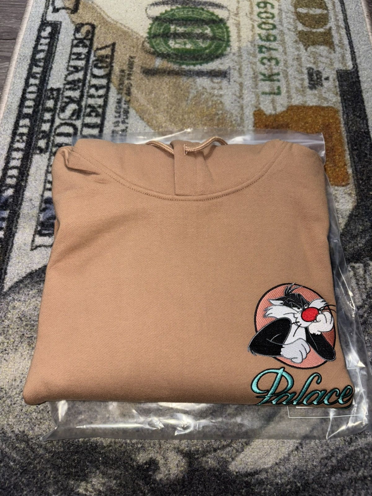 Palace × Ugg Palace x UGG x Looney Tunes Palath Hoodie Brown Size US XL / EU 56 / 4 - 1 Thumbnail