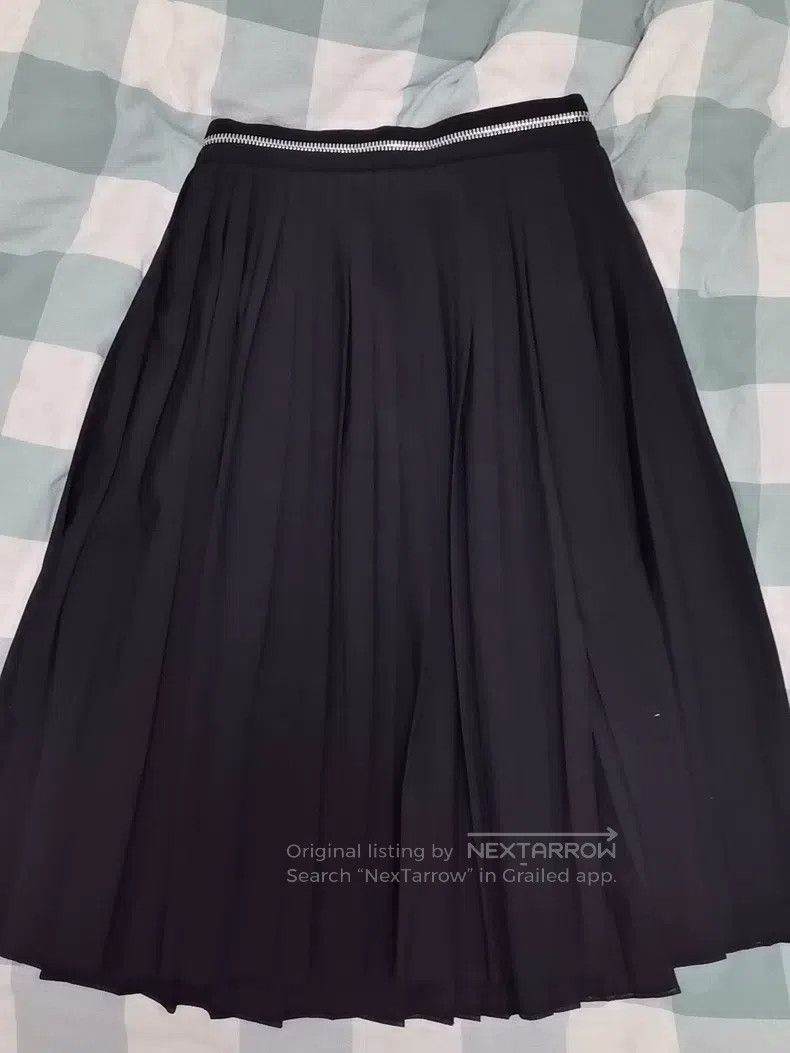 Givenchy Givenchy Black Pleated Skirt Size 35" - 1 Thumbnail