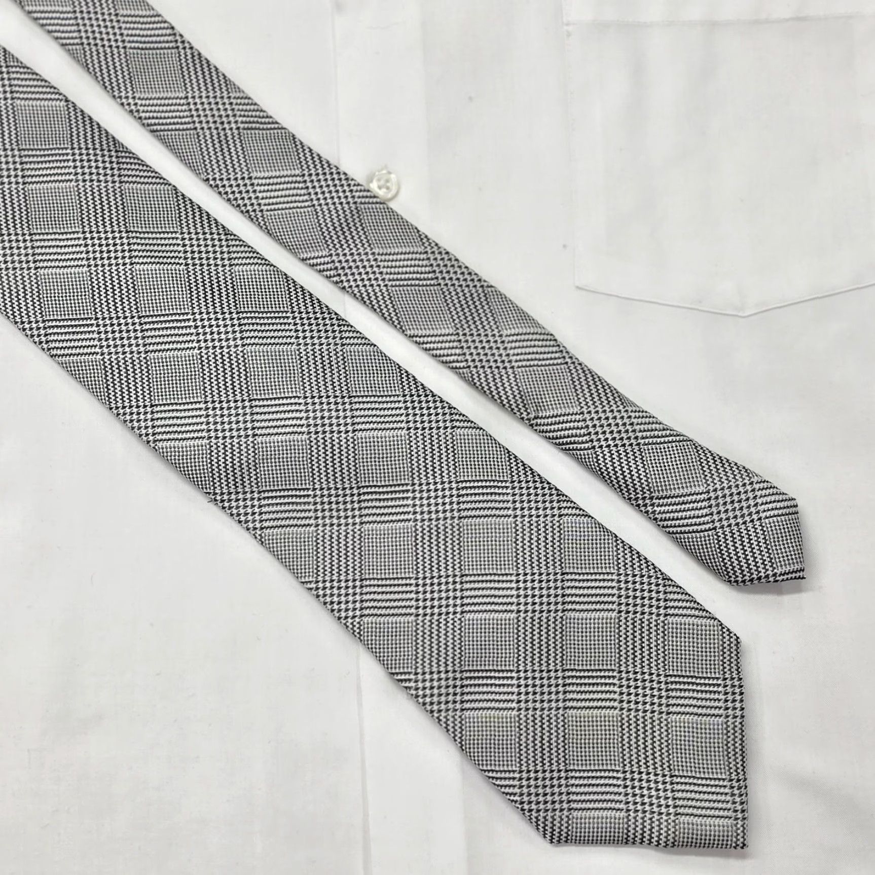 Vintage VINTAGE Beau Brummel Soho Tie Mens Black Silver Glen Plaid 100% Silk Necktie Old Money Size ONE SIZE - 2 Thumbnail