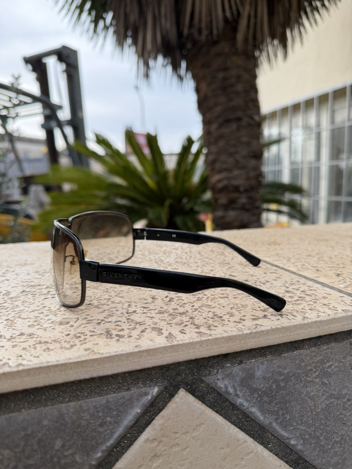 Givenchy Givenchy Sunglasses SGV 284 col.0k59 Size ONE SIZE - 3 Thumbnail