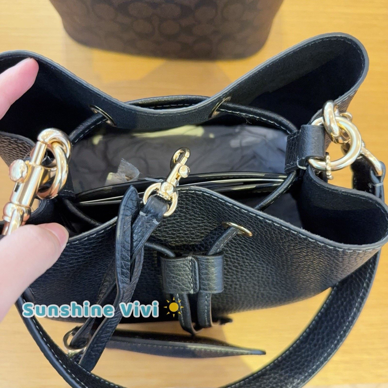 Coach NWT Coach Rowan Bucket Bag Leather CBH06 Gold/Black Size ONE SIZE - 2 Thumbnail