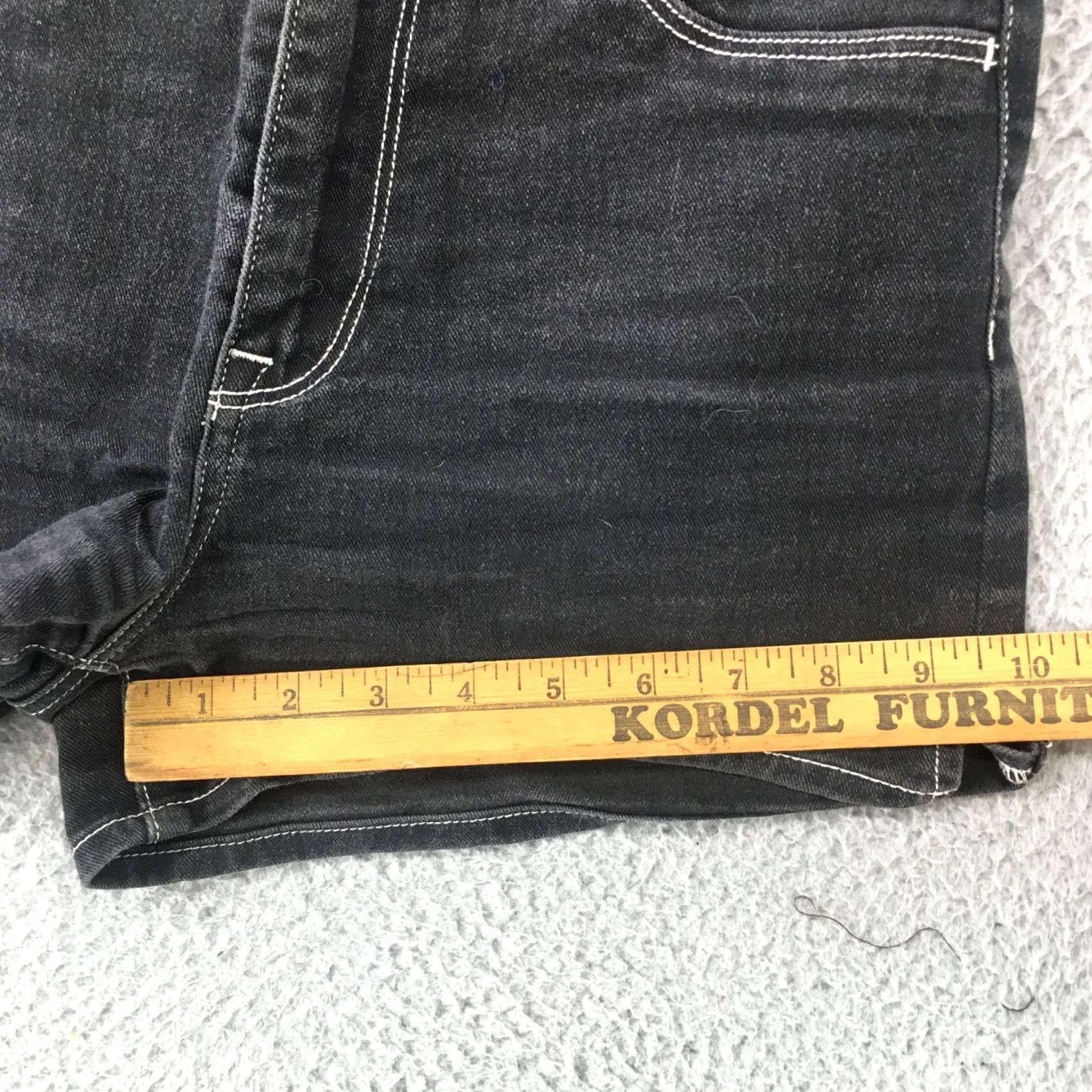 H&M H&M High Waist Mom Shorts Womens 4 Black Hi-Rise Zip Fly Button Casual Denim 27x2.5 Adult Womens Baggy? (No) Size 27" / US 4 / IT 40 - 5 Thumbnail