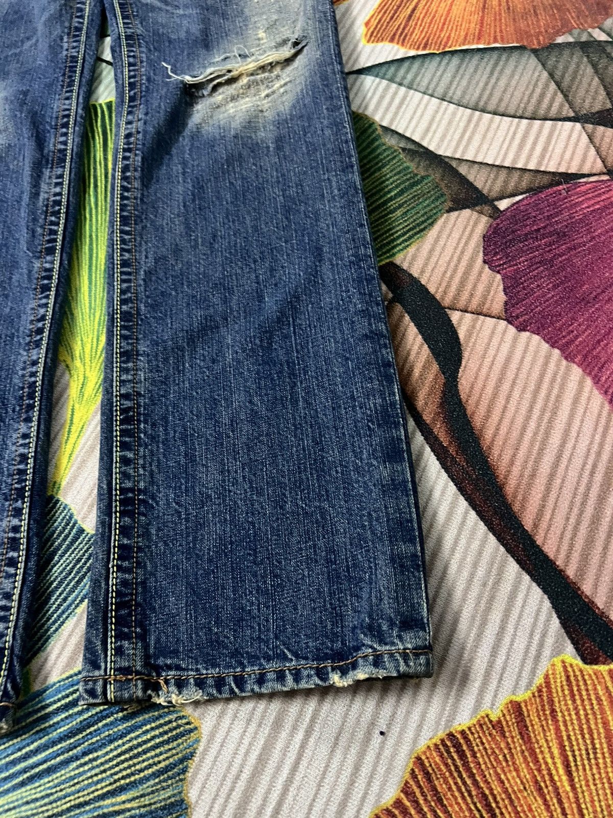 Japanese Brand 💥Vanquish Distresss Jean Very Rare Size US 32 / EU 48 - 5 Thumbnail