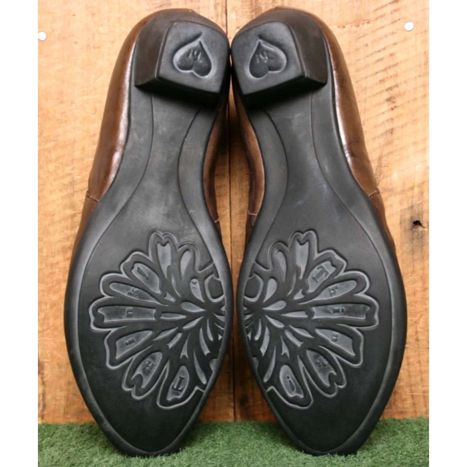 Vintage THINK! Brown Leather Pleated Dual Gore Slip-On Loafer EUR 38 | US 7.5-8 Womens Shoes Size US 7.5 / IT 37.5 - 6 Thumbnail