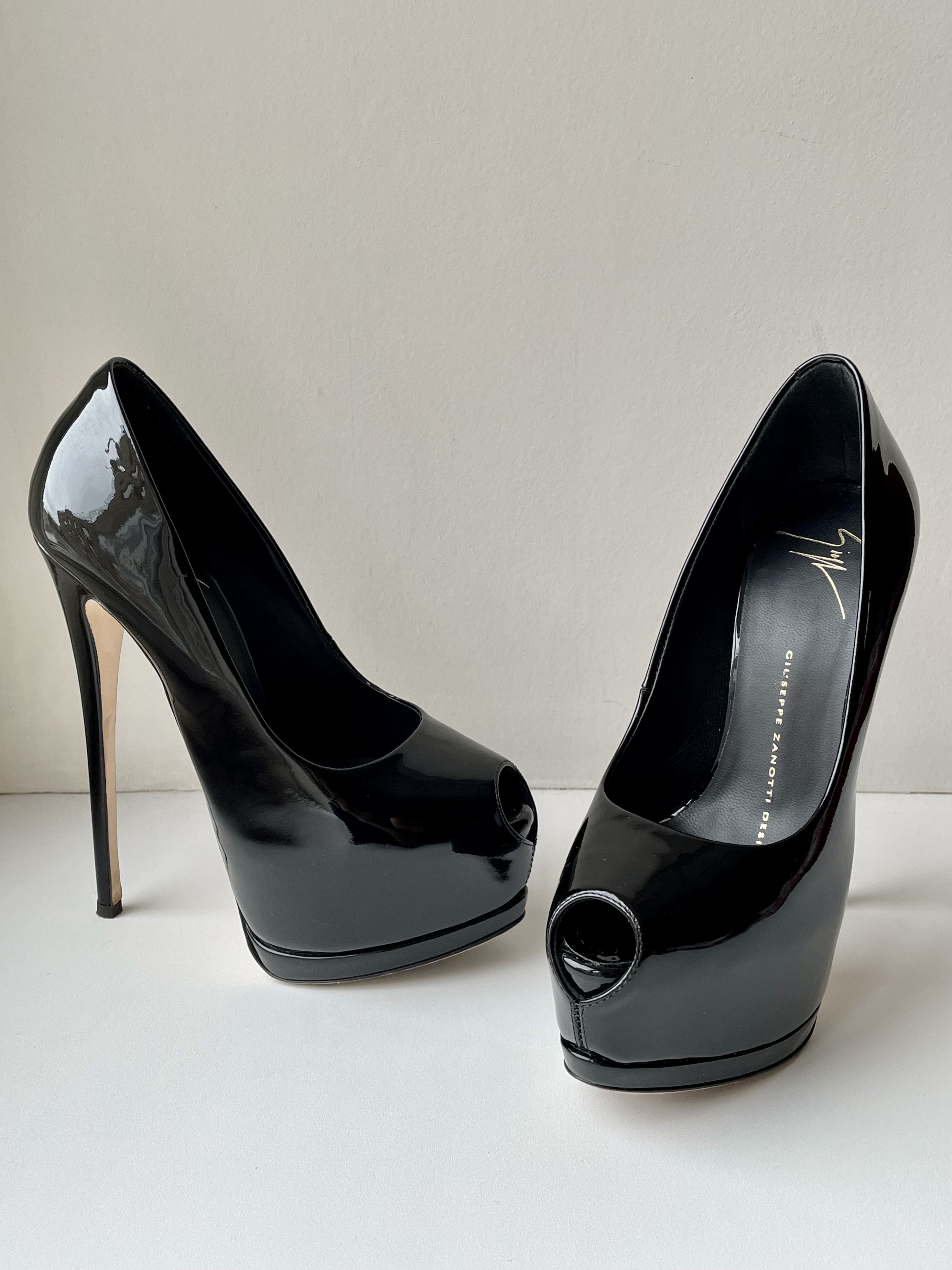 Giuseppe Zanotti Giuseppe Zanotti Black Patent Pumps 35 EU Size US 5 / IT 35 - 6 Thumbnail