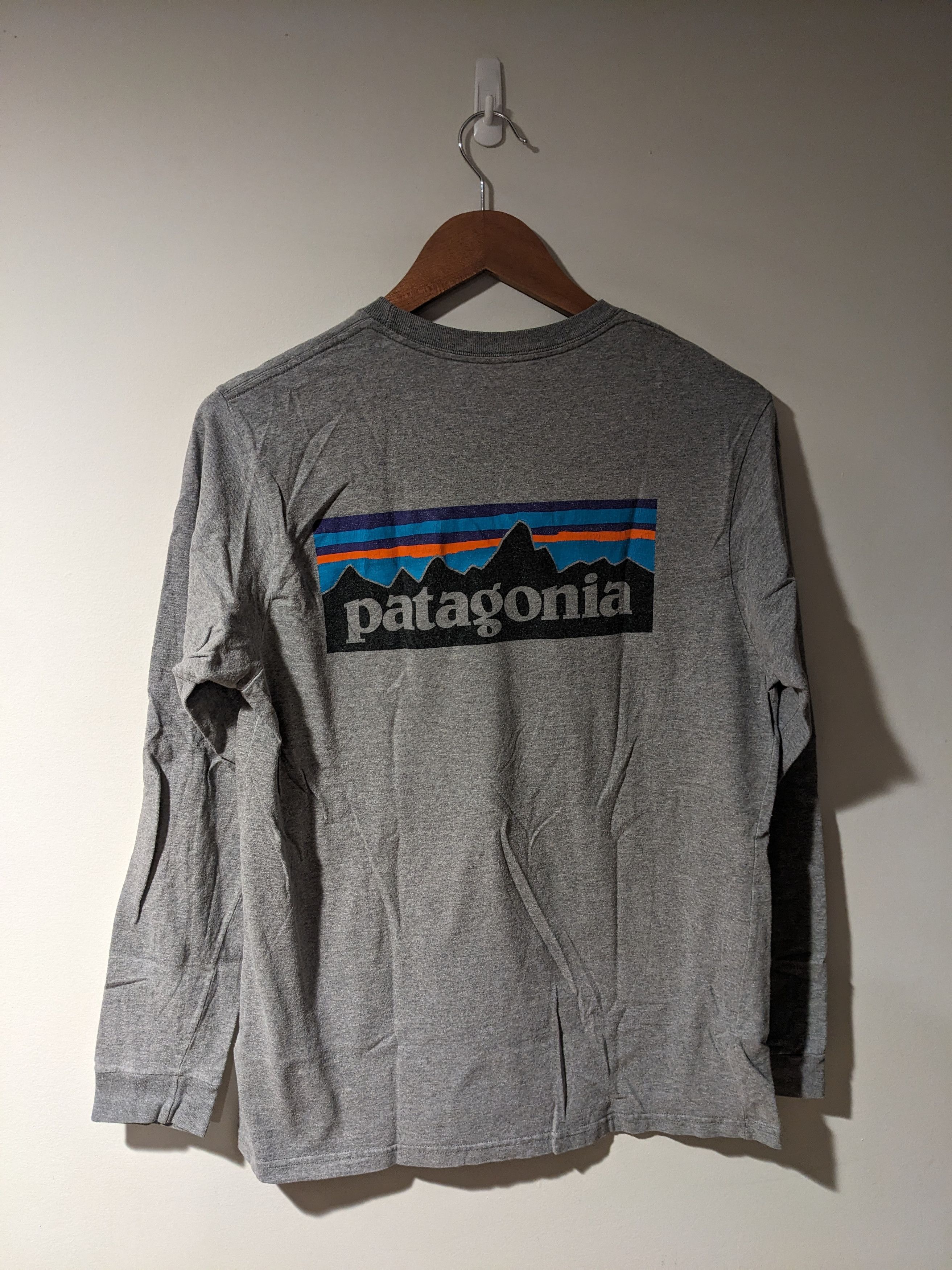 Designer × Patagonia Patagonia Logo Regular Fit Gray Small Long-Sleeve T-Shirt Size US S / EU 44-46 / 1 - 1 Thumbnail