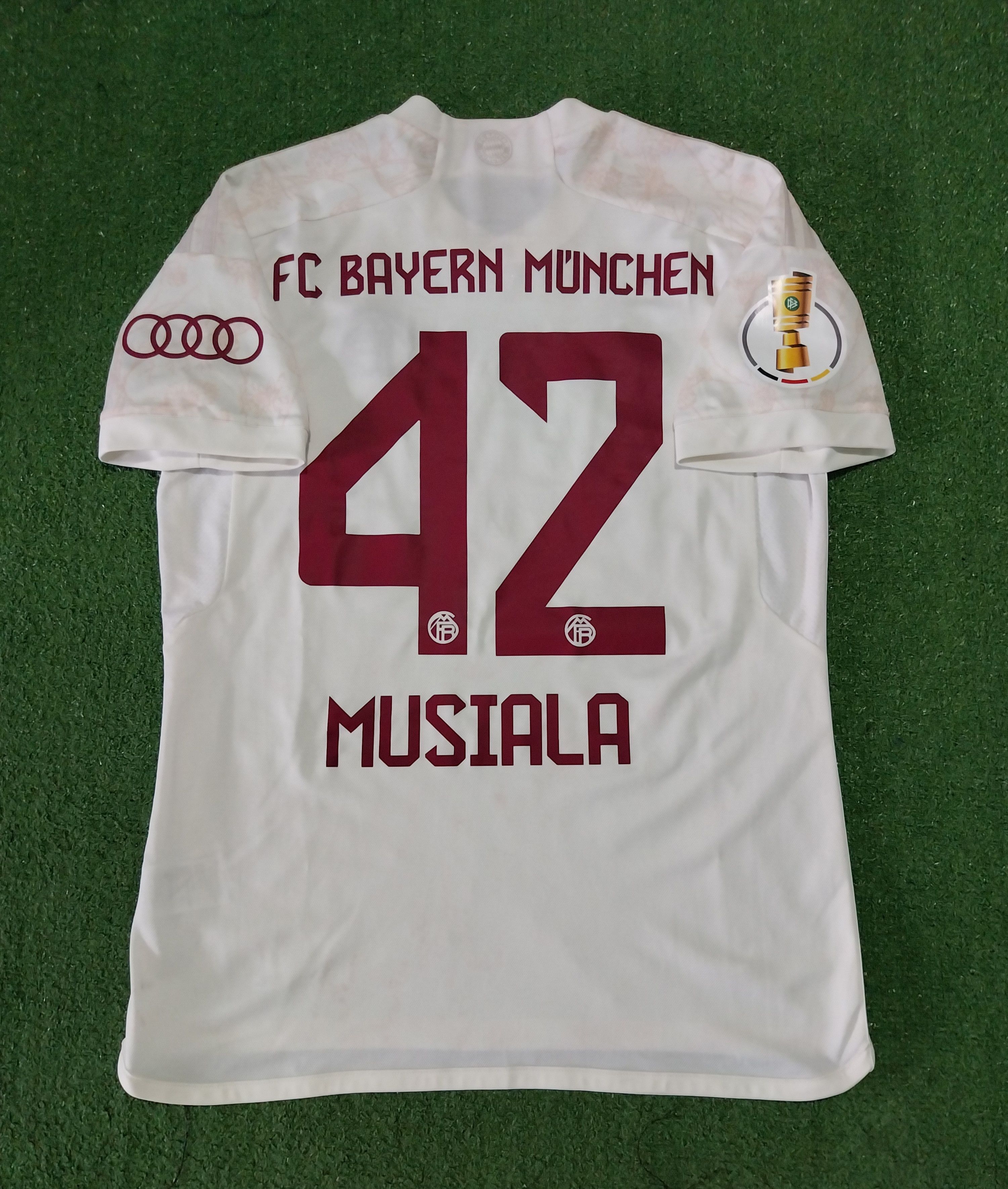Adidas Bayern munchen 3rd 2023/2024 jamal musiala jersey football Size US M / EU 48-50 / 2 - 2 Thumbnail