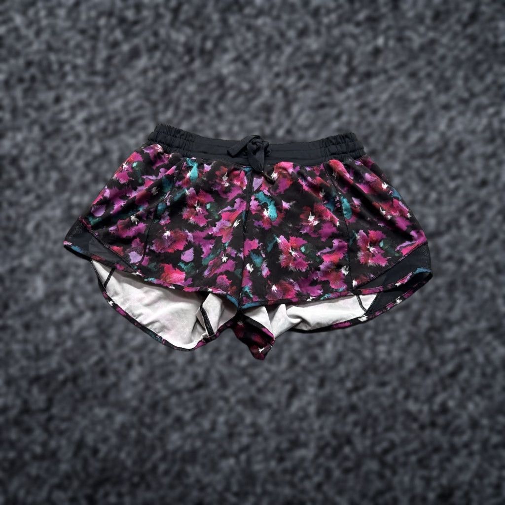 Lululemon Lululemon Hotty Hot Shorts Mini Midnight Bloom Fuchsia Floral Workout Run Size 4 Size 27" / US 4 / IT 40 - 1 Thumbnail