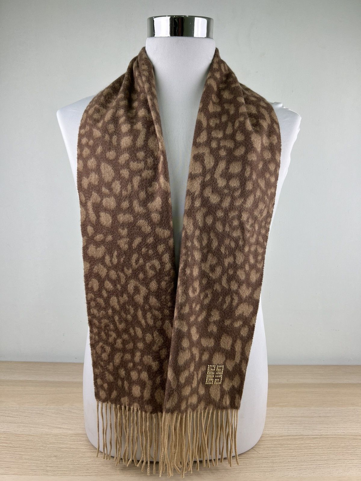 Givenchy Givenchy Scarf / Muffler / Neckwear M063 Size ONE SIZE - 1 Thumbnail