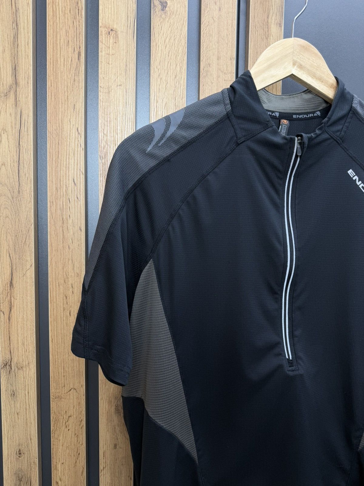Other Endura Cycling Jersey Half Zip Black Grey Size M Size US M / EU 48-50 / 2 - 3 Thumbnail