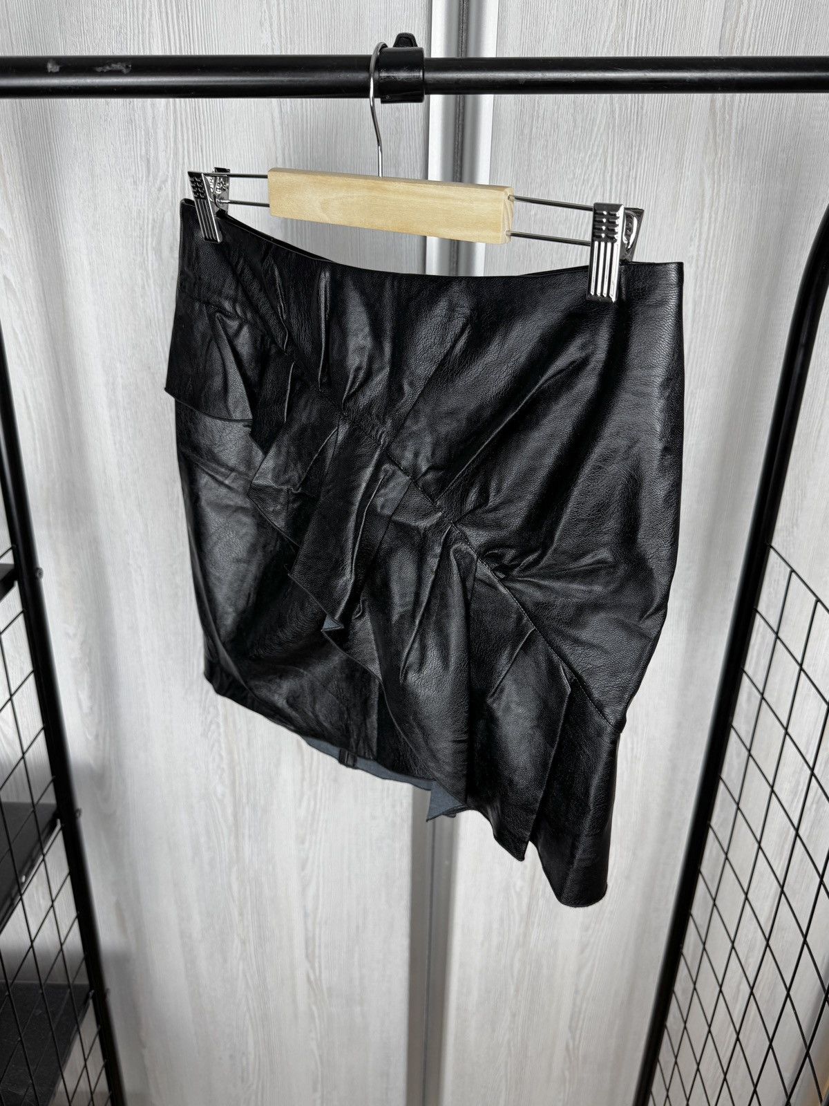 Isabel Marant Etoile Isabel Marant Étoile Zeist Ruffled Faux Leather Skirt Black Size 28" / US 6 / IT 42 - 4 Thumbnail