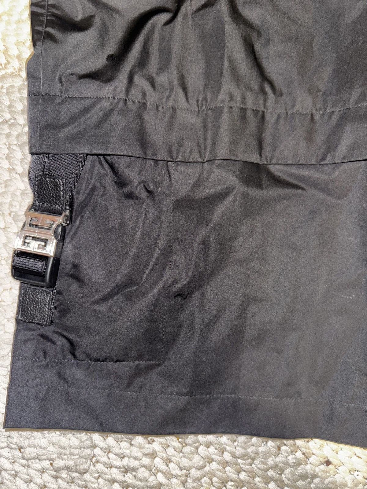 Givenchy Givenchy hardware clasp shorts Size US 44 / EU 60 - 2 Thumbnail