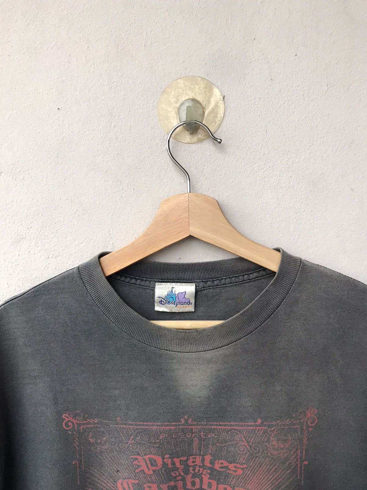 Disney Vintage Distressed Disneyland Pirates of Carribean Movie Tee Size US M / EU 48-50 / 2 - 4 Thumbnail