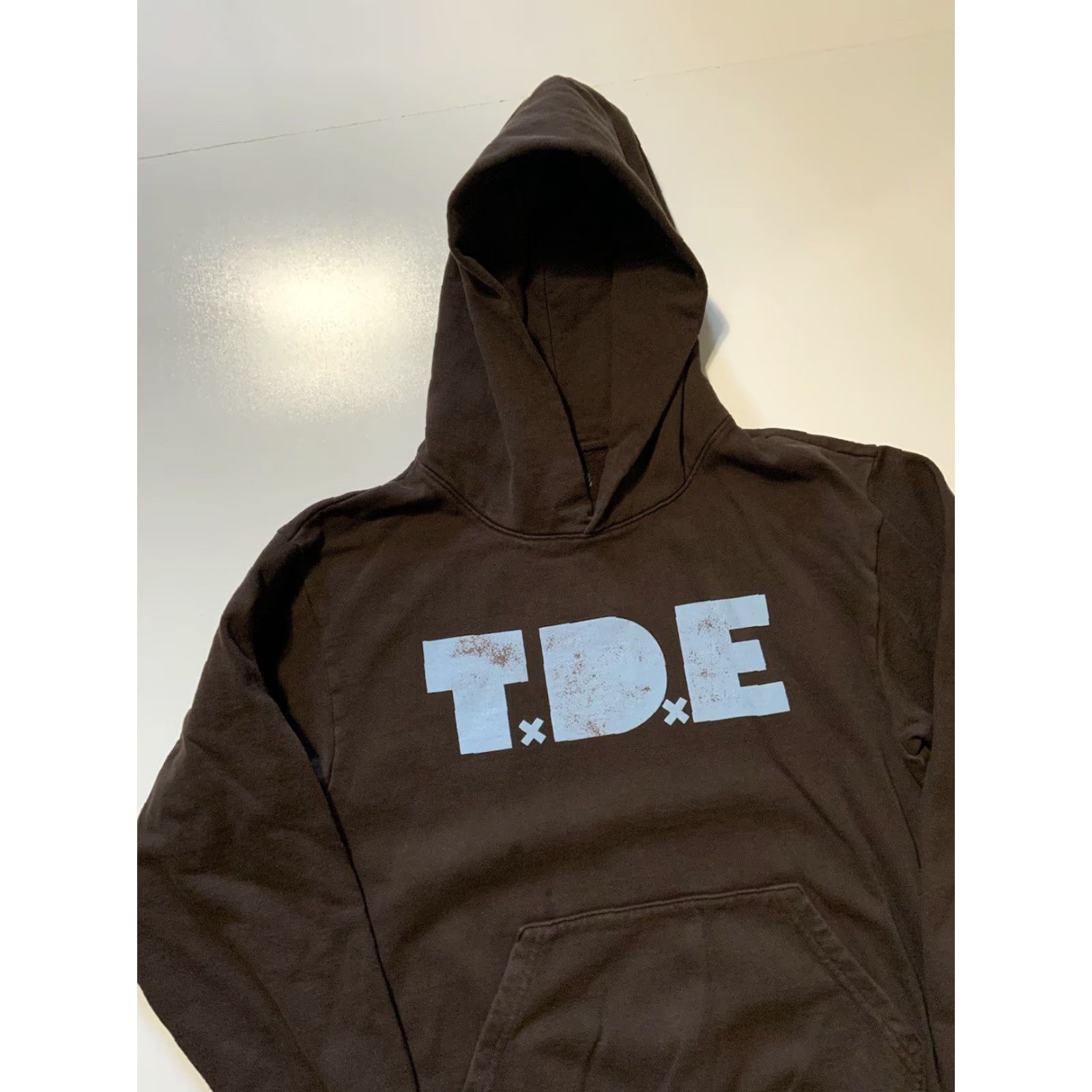 Vintage TDE Top Dawg Entertainment Brown Heavyweight Fleece Pullover Hoodie Sz. S Hoodie Mens Pullover Heavyweight Fleece Brown TDE Shirt? Size US S / EU 44-46 / 1 - 3 Thumbnail