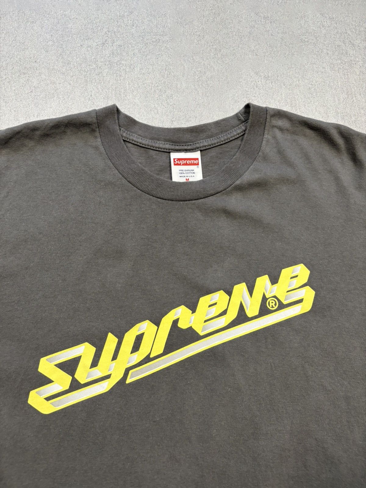 Supreme Supreme Banner Logo T-Shirt FW23 Charcoal Yellow USA Size M Size US M / EU 48-50 / 2 - 7 Thumbnail
