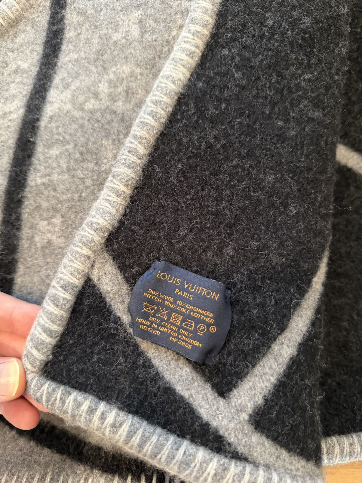 Louis Vuitton × NBA Louis Vuitton x NBA Basket Court Blanket Cashmere Size ONE SIZE - 4 Thumbnail