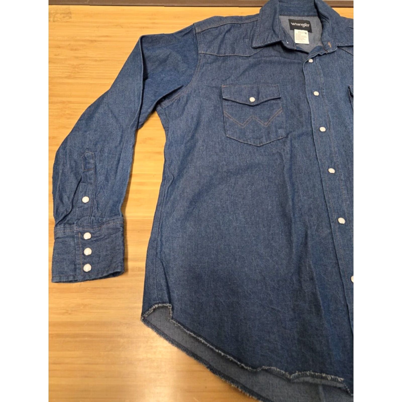 Wrangler VINTAGE Wrangler Pearl Snap Western Denim Shirt Mens XL Blue Cowboy Rodeo Size US XL / EU 56 / 4 - 4 Thumbnail