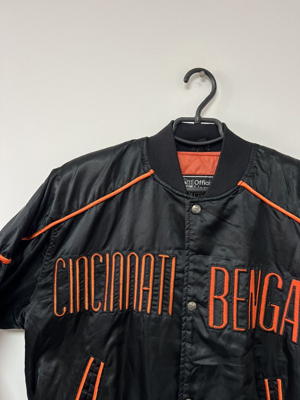 Vintage Vintage 90s Cincinnati Bengals Bomber Jacket Nfl Campri S/M Size US M / EU 48-50 / 2 - 17 Thumbnail